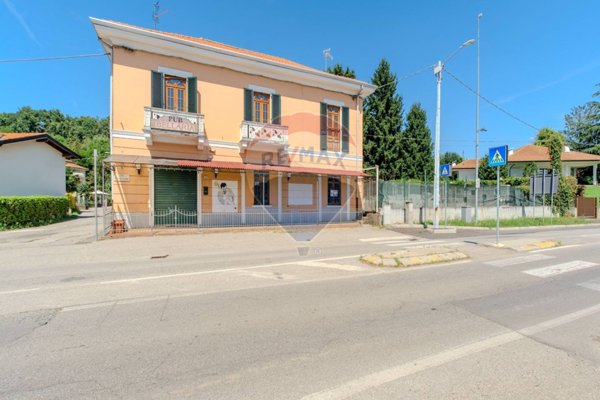 locale commerciale in vendita a Gallarate in zona Moriggia
