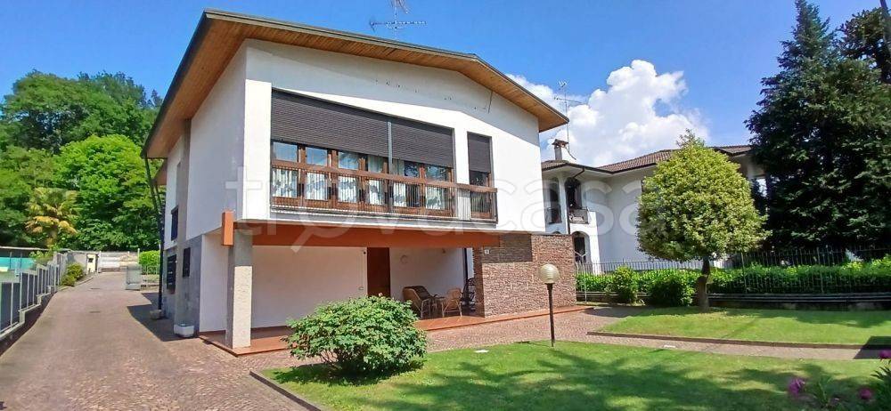 casa indipendente in vendita a Gallarate in zona Moriggia