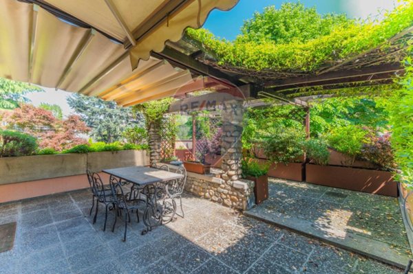 casa indipendente in vendita a Gallarate in zona Ronchi