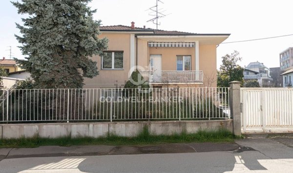 casa indipendente in vendita a Gallarate in zona Cascinetta