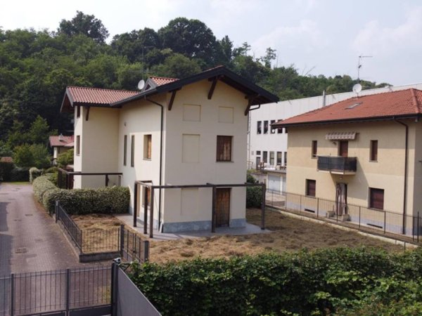 casa indipendente in vendita a Gallarate in zona Ronchi