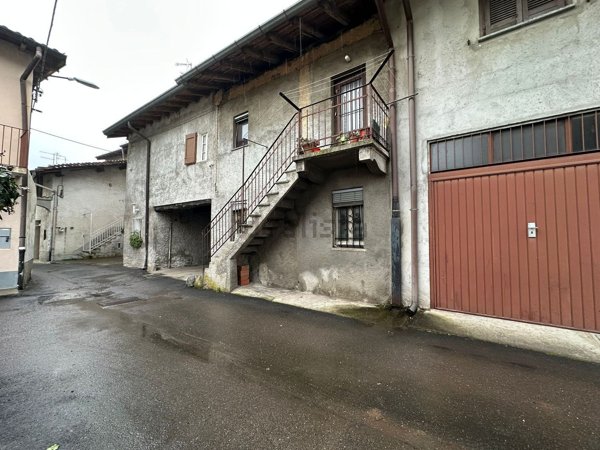 appartamento in vendita a Gallarate in zona Crenna