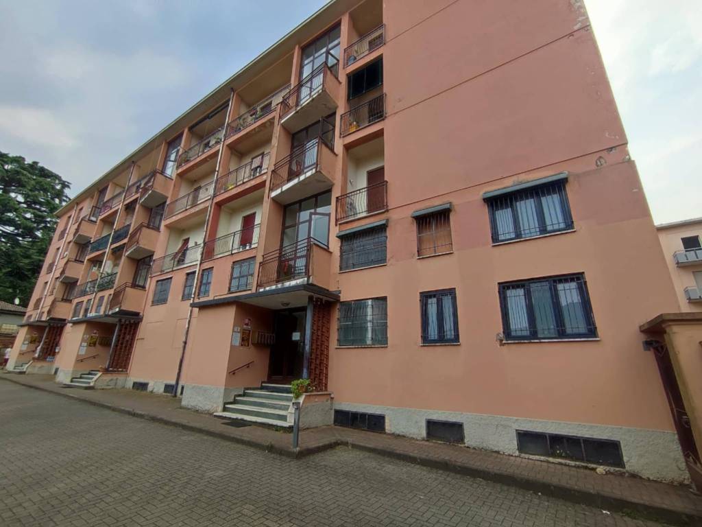 appartamento in vendita a Gallarate in zona Crenna