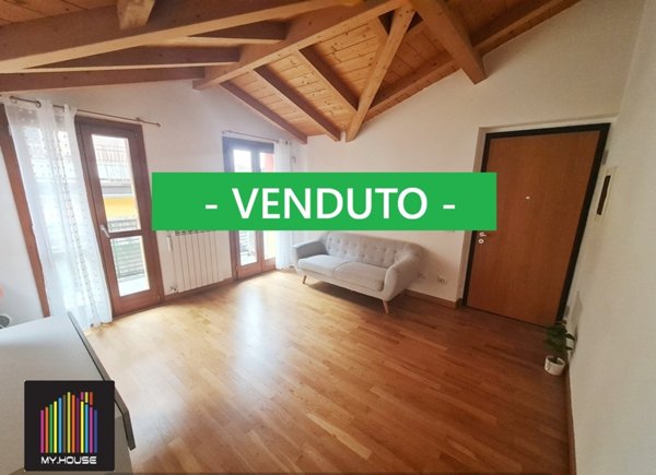 attico in vendita a Gallarate in zona Cascinetta
