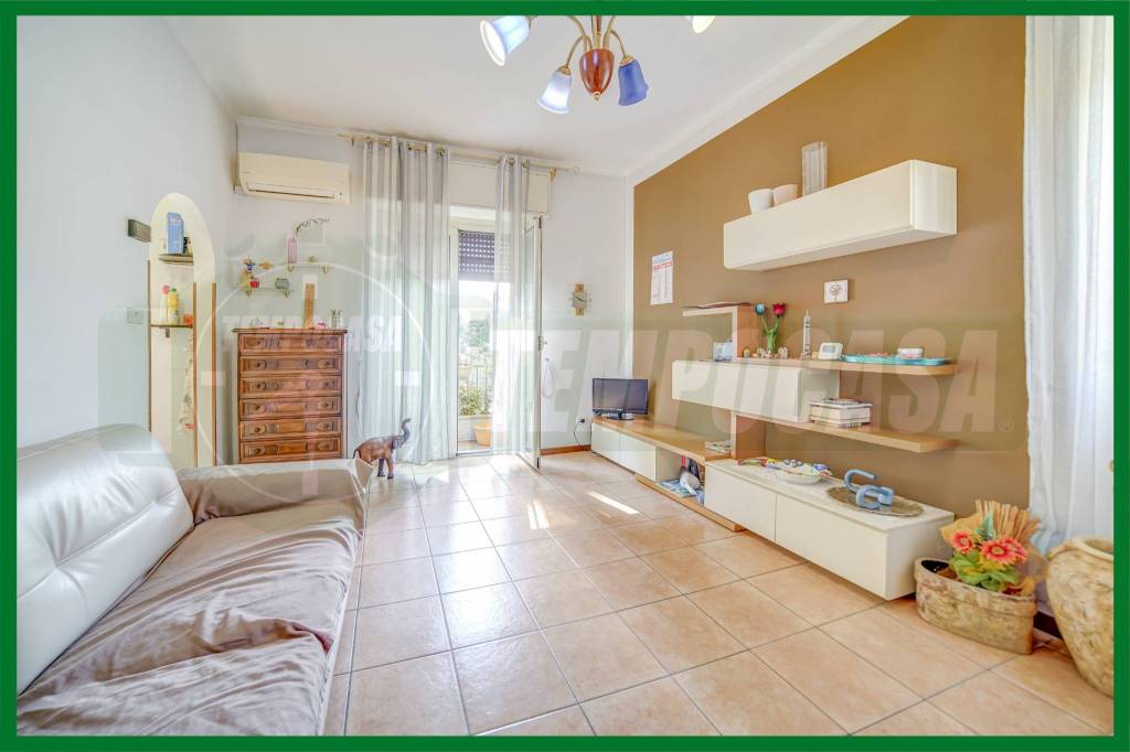 appartamento in vendita a Gallarate in zona Crenna