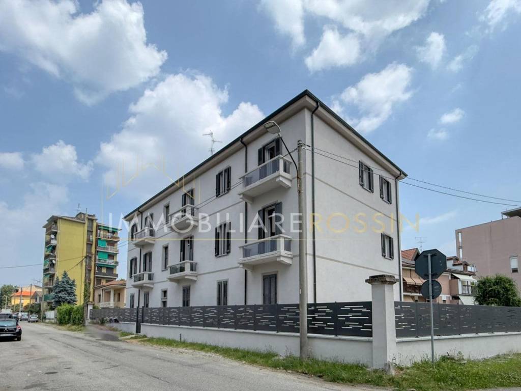 appartamento in vendita a Gallarate in zona Cascinetta