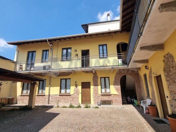 appartamento in vendita a Gallarate in zona Crenna