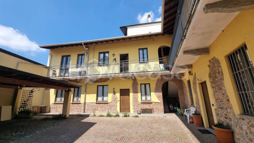 appartamento in vendita a Gallarate in zona Crenna