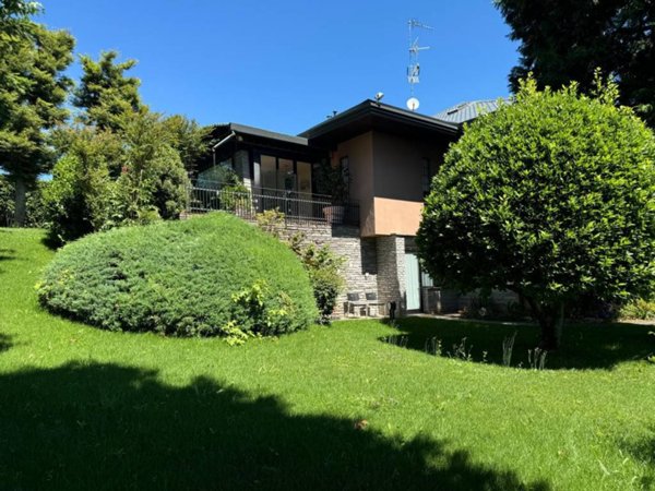 casa indipendente in vendita a Gallarate in zona Arnate