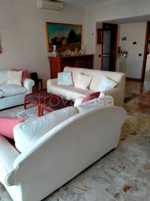 appartamento in vendita a Gallarate in zona Arnate