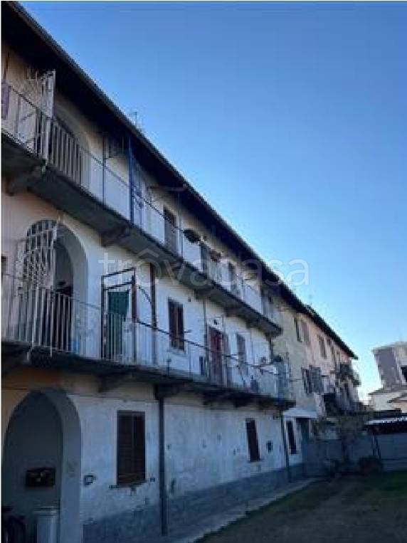 appartamento in vendita a Gallarate in zona Arnate