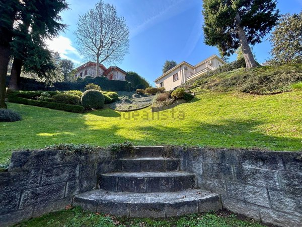 casa indipendente in vendita a Gallarate in zona Crenna