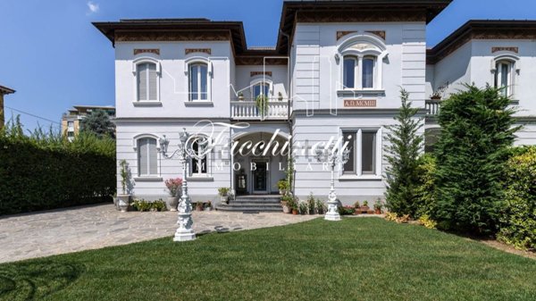 casa indipendente in vendita a Gallarate