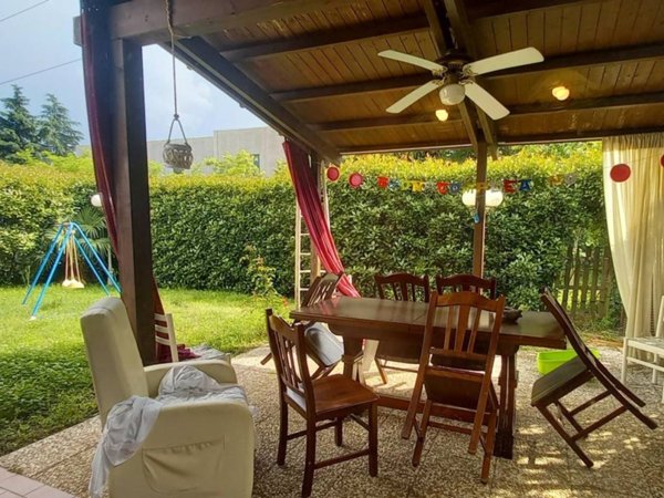 casa indipendente in vendita a Gallarate in zona Madonna in Campagna
