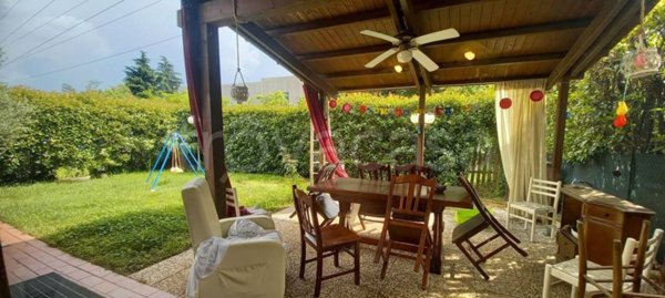 casa indipendente in vendita a Gallarate in zona Madonna in Campagna