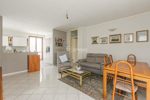 casa indipendente in vendita a Gallarate in zona Crenna