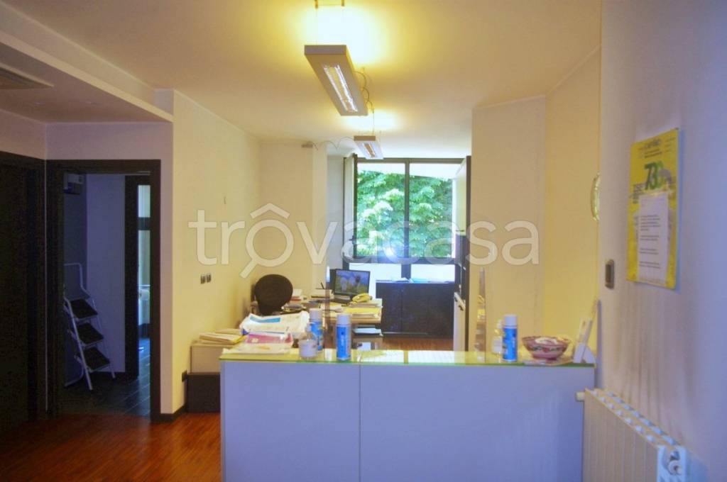 quadrivano in vendita a Gallarate in zona Sciarè