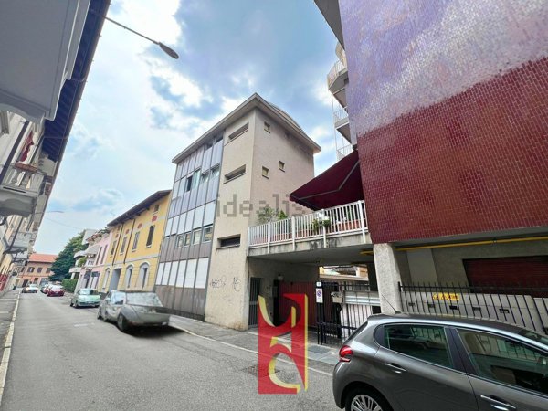 locale di sgombero in vendita a Gallarate