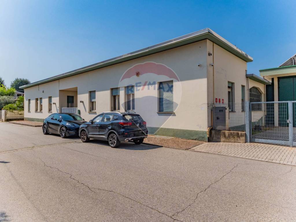 locale commerciale in vendita a Gallarate in zona Arnate