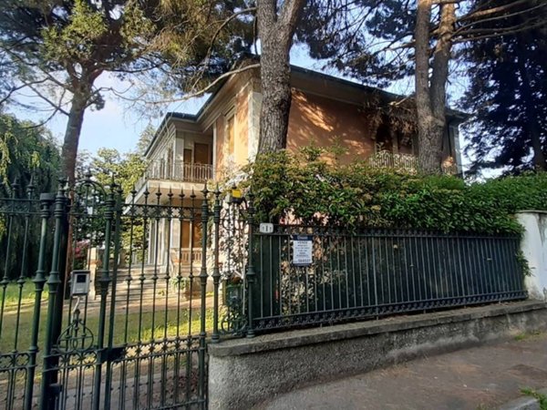 casa indipendente in vendita a Gallarate in zona Sciarè