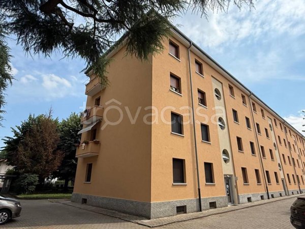 appartamento in vendita a Gallarate in zona Cascinetta
