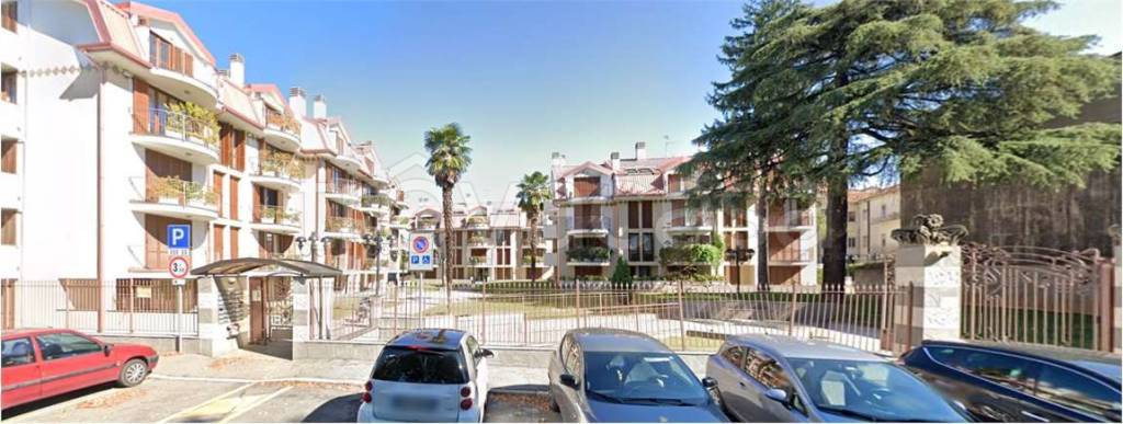 appartamento in vendita a Gallarate in zona Sciarè