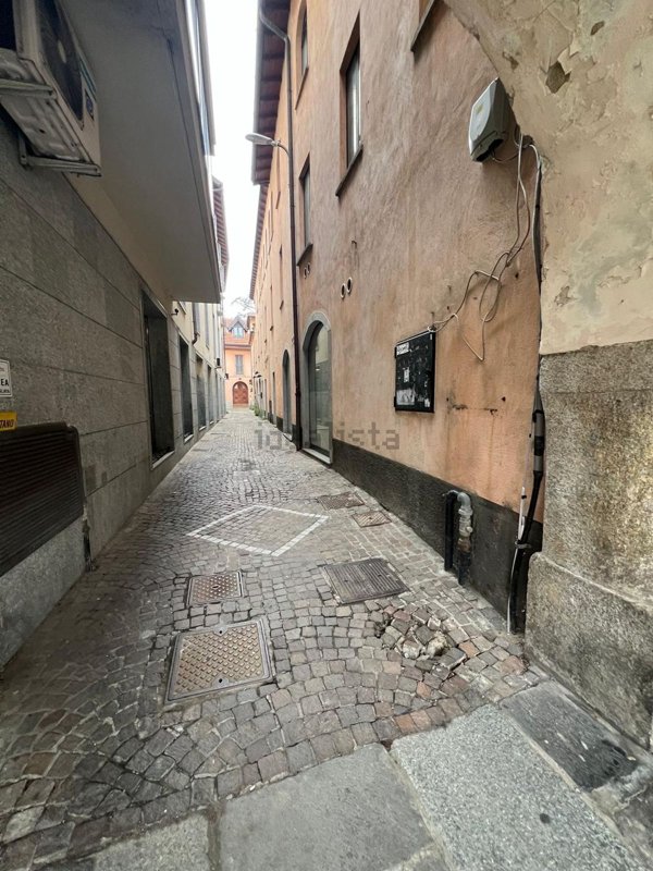 locale commerciale in vendita a Gallarate