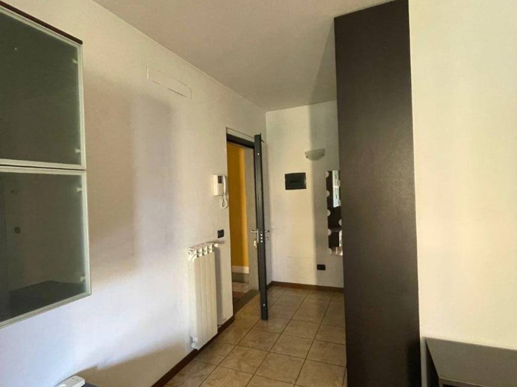 appartamento in vendita a Gallarate in zona Sciarè