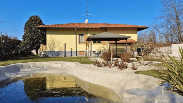 casa indipendente in vendita a Gallarate in zona Madonna in Campagna