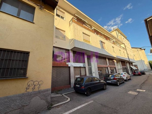 negozio in vendita a Gallarate in zona Sciarè
