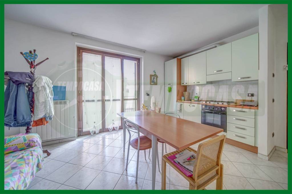 appartamento in vendita a Gallarate in zona Arnate