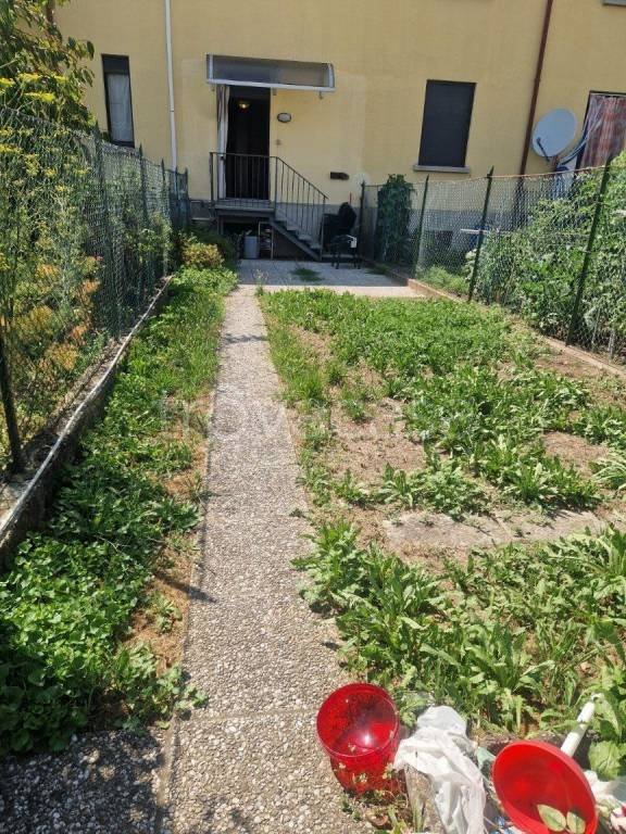 appartamento in vendita a Gallarate in zona Arnate