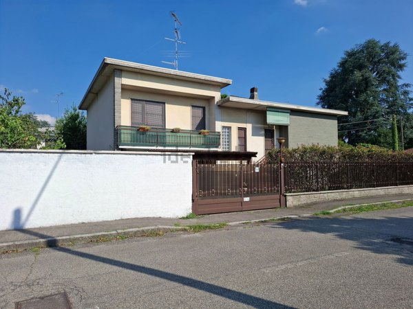 casa indipendente in vendita a Gallarate
