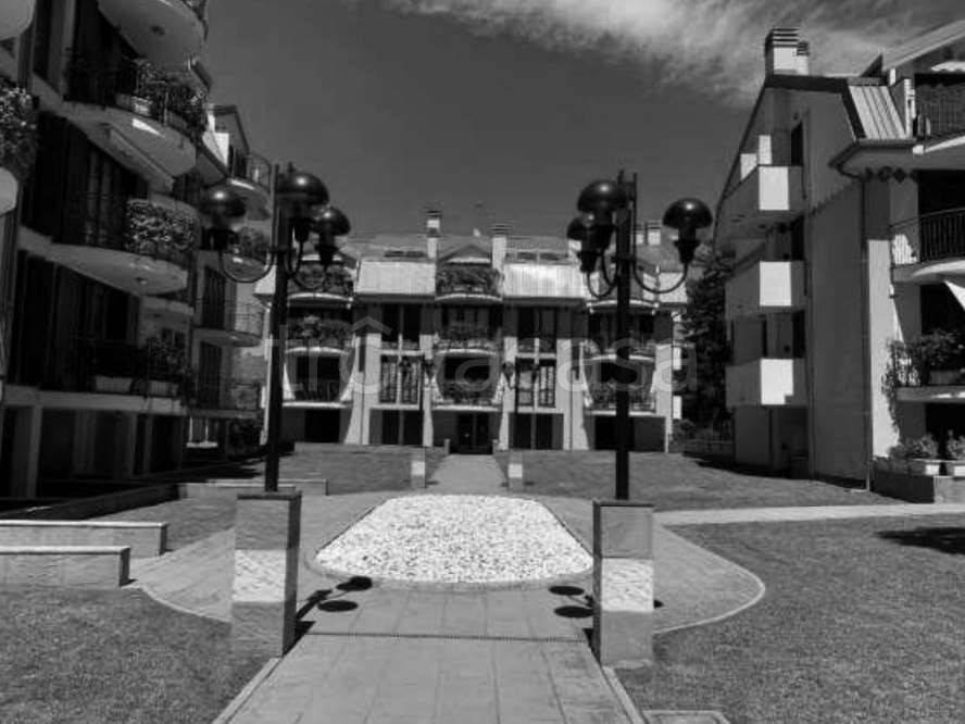 appartamento in vendita a Gallarate in zona Sciarè