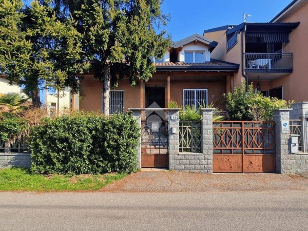 casa indipendente in vendita a Gallarate in zona Madonna in Campagna