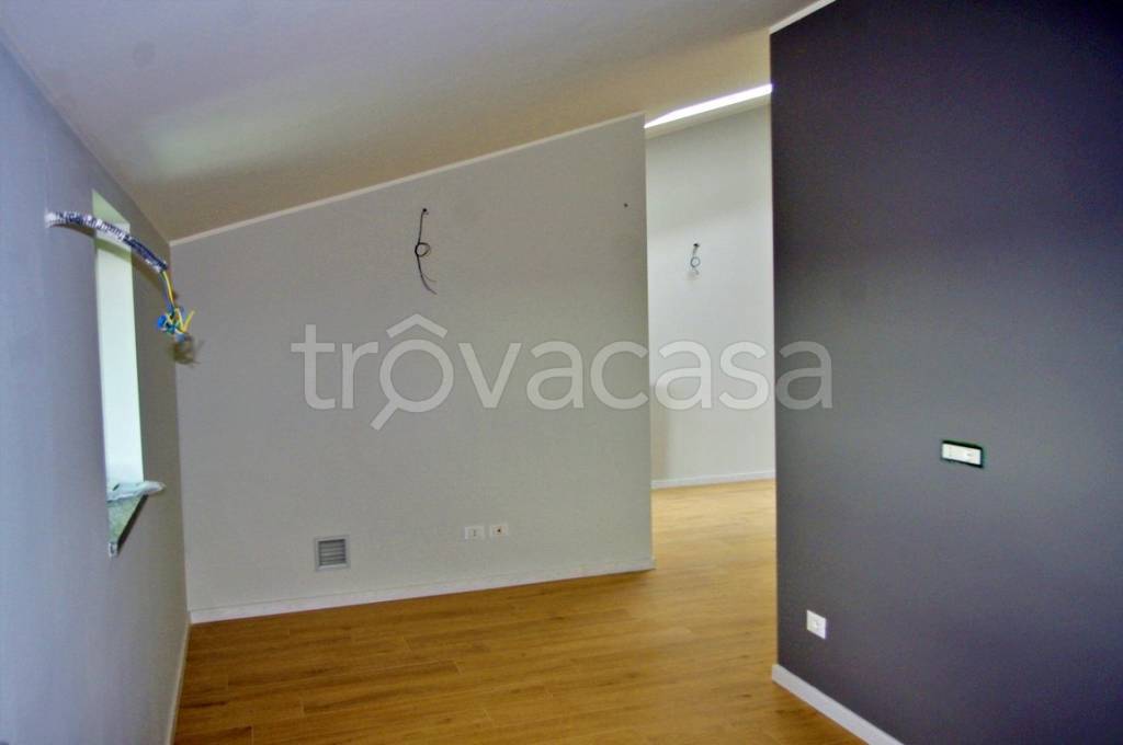 appartamento in vendita a Gallarate in zona Sciarè