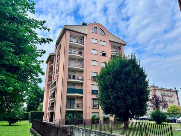 appartamento in vendita a Gallarate in zona Arnate