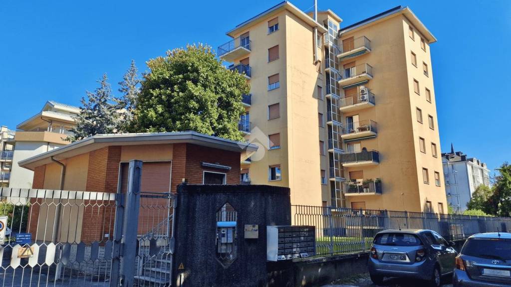 appartamento in vendita a Gallarate in zona Arnate