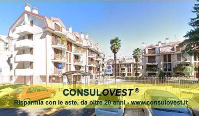 appartamento in vendita a Gallarate in zona Sciarè