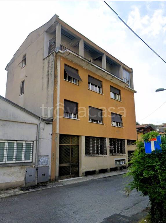appartamento in vendita a Gallarate in zona Sciarè