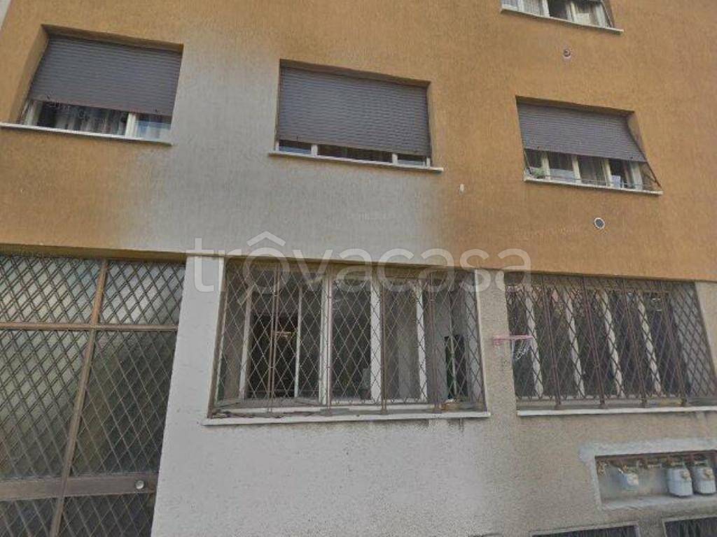 appartamento in vendita a Gallarate in zona Sciarè