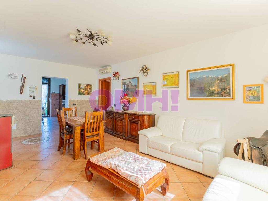 appartamento in vendita a Gallarate in zona Crenna