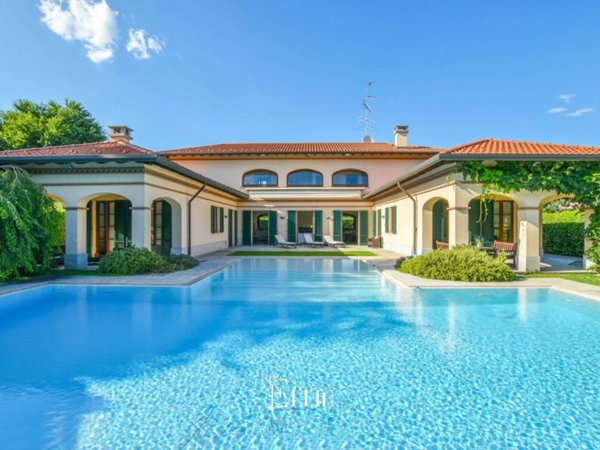 casa indipendente in vendita a Gallarate in zona Crenna