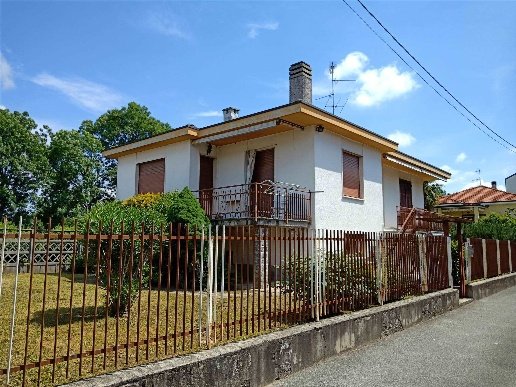 casa indipendente in vendita a Gallarate in zona Madonna in Campagna