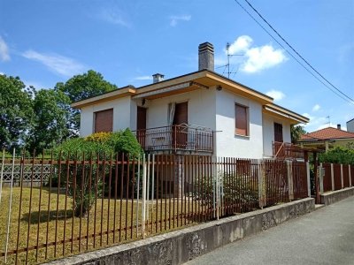 casa indipendente in vendita a Gallarate in zona Madonna in Campagna