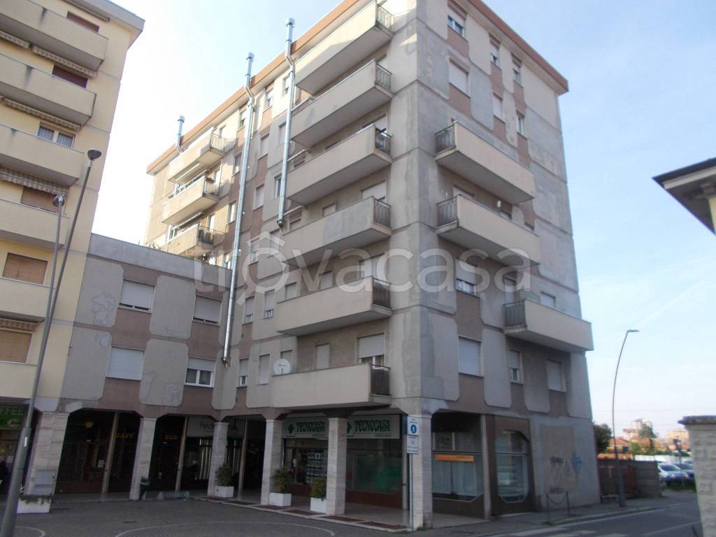 appartamento in vendita a Gallarate in zona Arnate