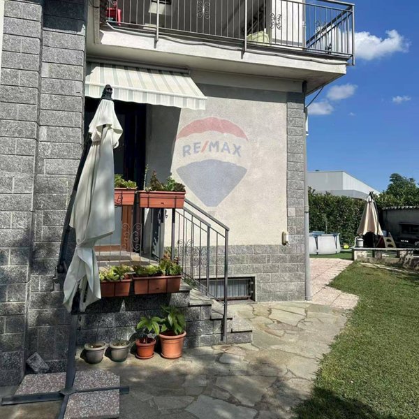 casa indipendente in vendita a Gallarate in zona Arnate