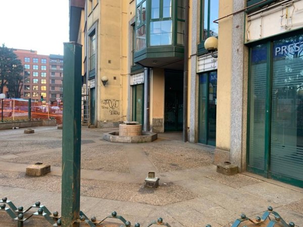 negozio in vendita a Gallarate in zona Sciarè