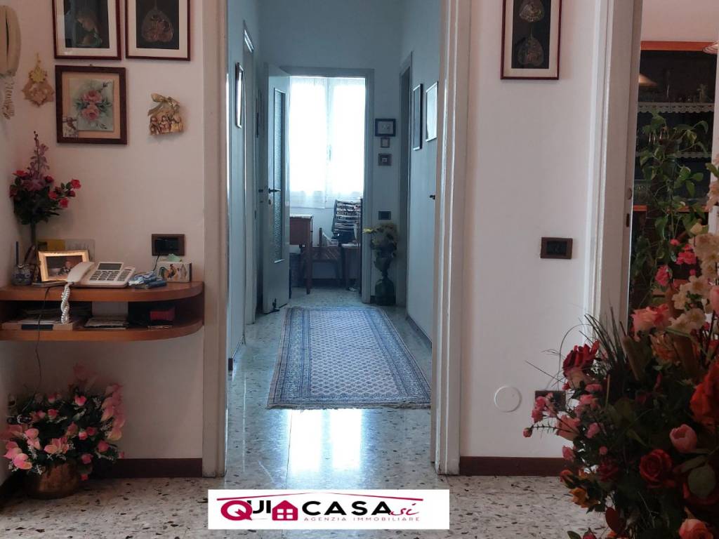 appartamento in vendita a Gallarate in zona Sciarè