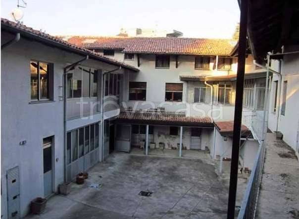 negozio in vendita a Gallarate in zona Crenna